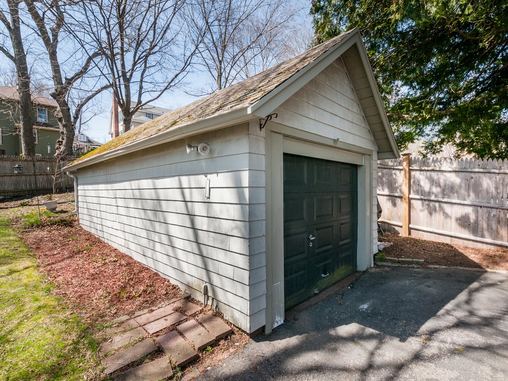 38 Brookfield Road Waltham, MA 02452 - Photo 4 of 25 Gallery Image 4