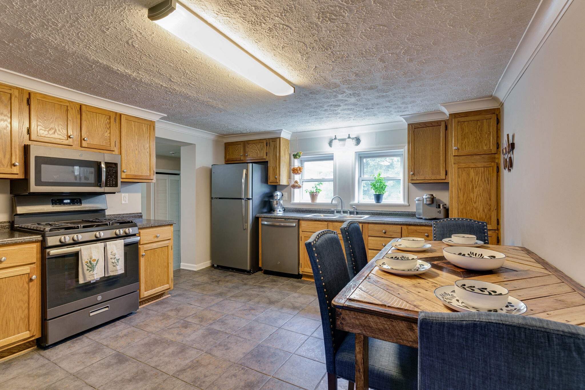 1521 Hogan Road Burns, TN 37029 - Photo 11 of 33 a kitchen with stainless steel appliances granite countertop a stove refrigerator and a microwave