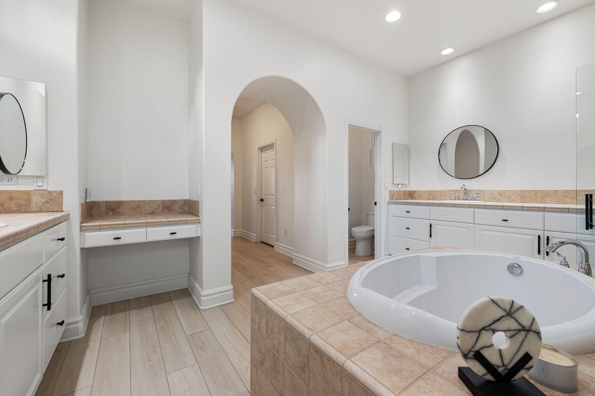6 Via Santa Ramona Rancho Mirage, CA 92270 - Photo 18 of 60 a spacious bathroom with a tub sink and mirror