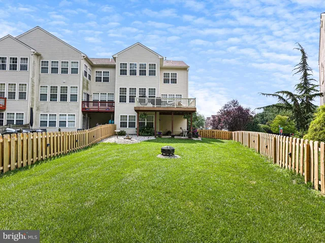 a view of an house with backyard and a garden