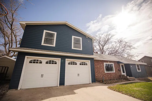 $319,900 | 507 West 11th Street, Morris, MN 56267