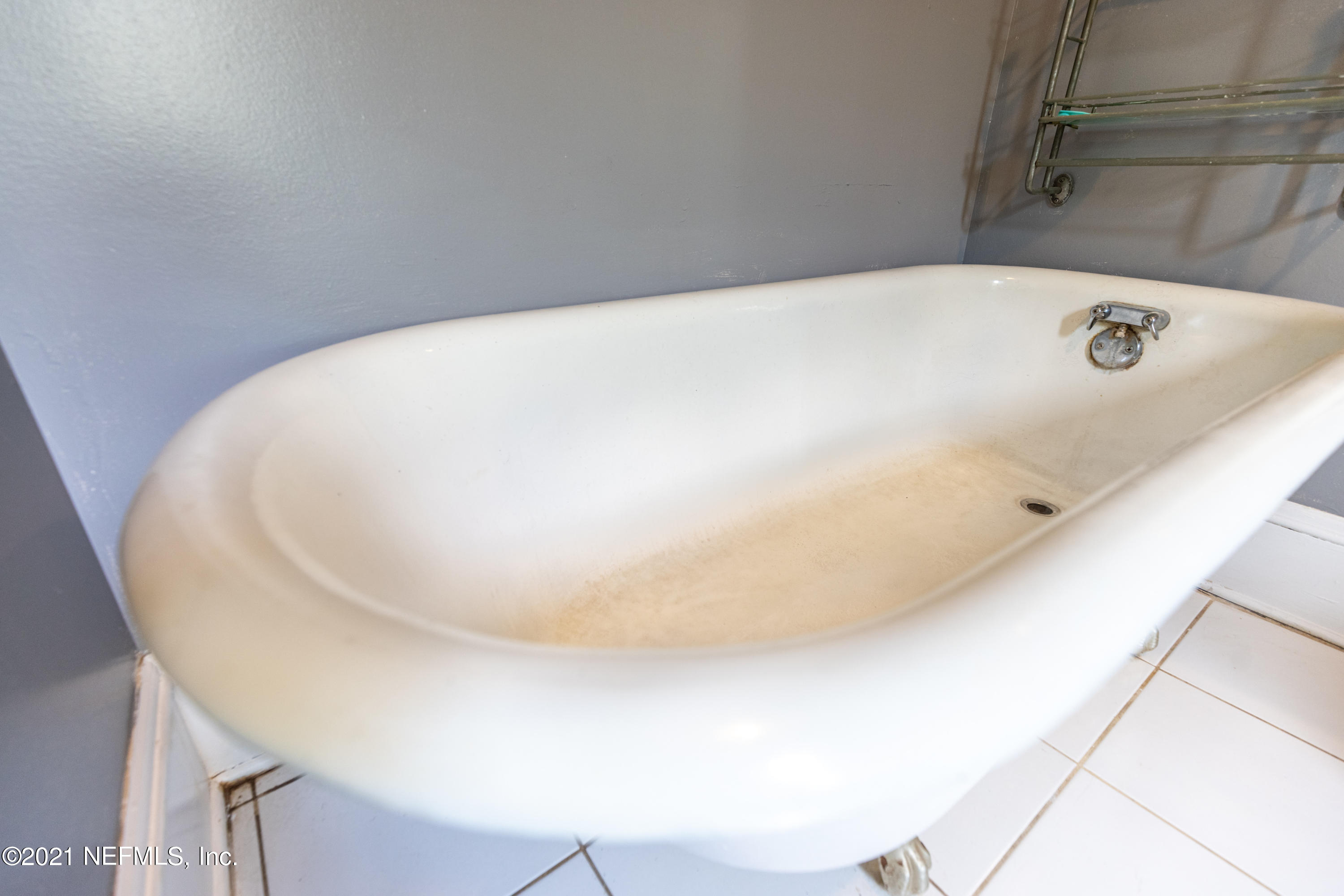 1532 Perry Street Jacksonville, FL 32206 - Photo 30 of 58 a view of a bathtub in a bathroom