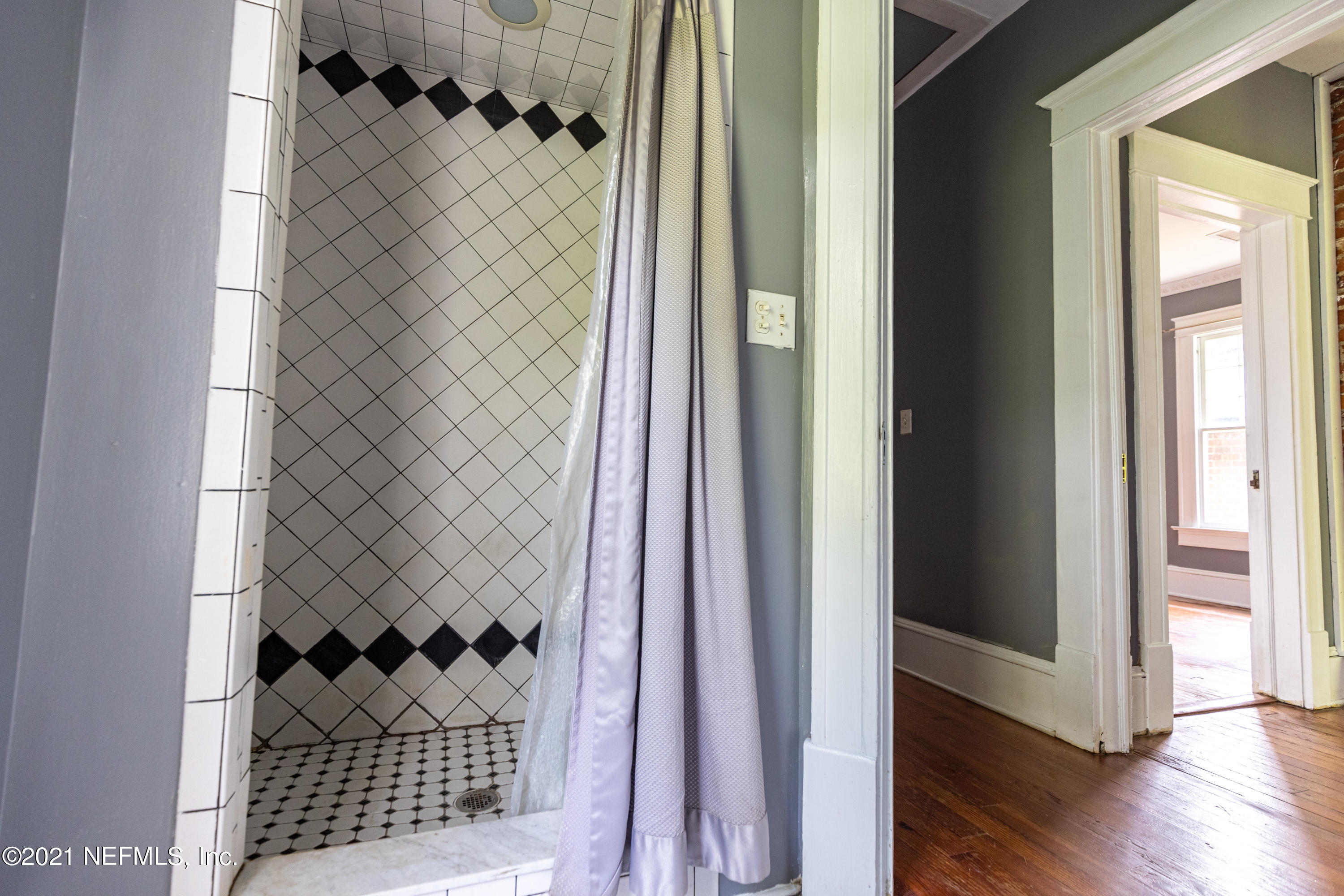 1532 Perry Street Jacksonville, FL 32206 - Photo 31 of 58 Separate shower