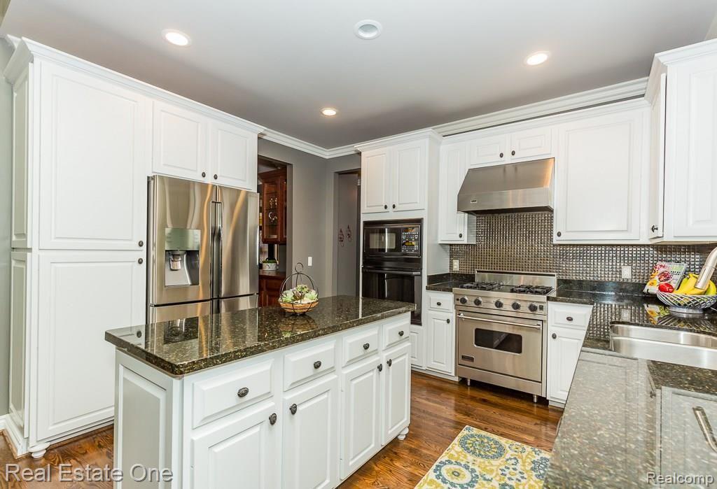 1053 Bloomview Circle Rochester, MI 48307 - Photo 15 of 30