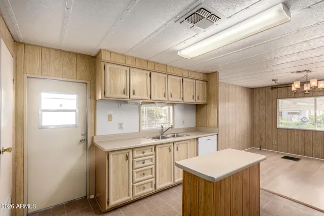 $1,250 | 8421 East Main Street, Unit 140, Mesa, AZ 85207