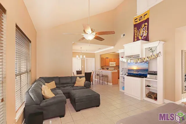 $214,000 | 710 East Boyd Drive, Unit 1604, Baton Rouge, LA 70808