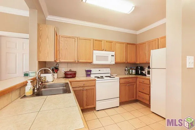 $214,000 | 710 East Boyd Drive, Unit 1604, Baton Rouge, LA 70808