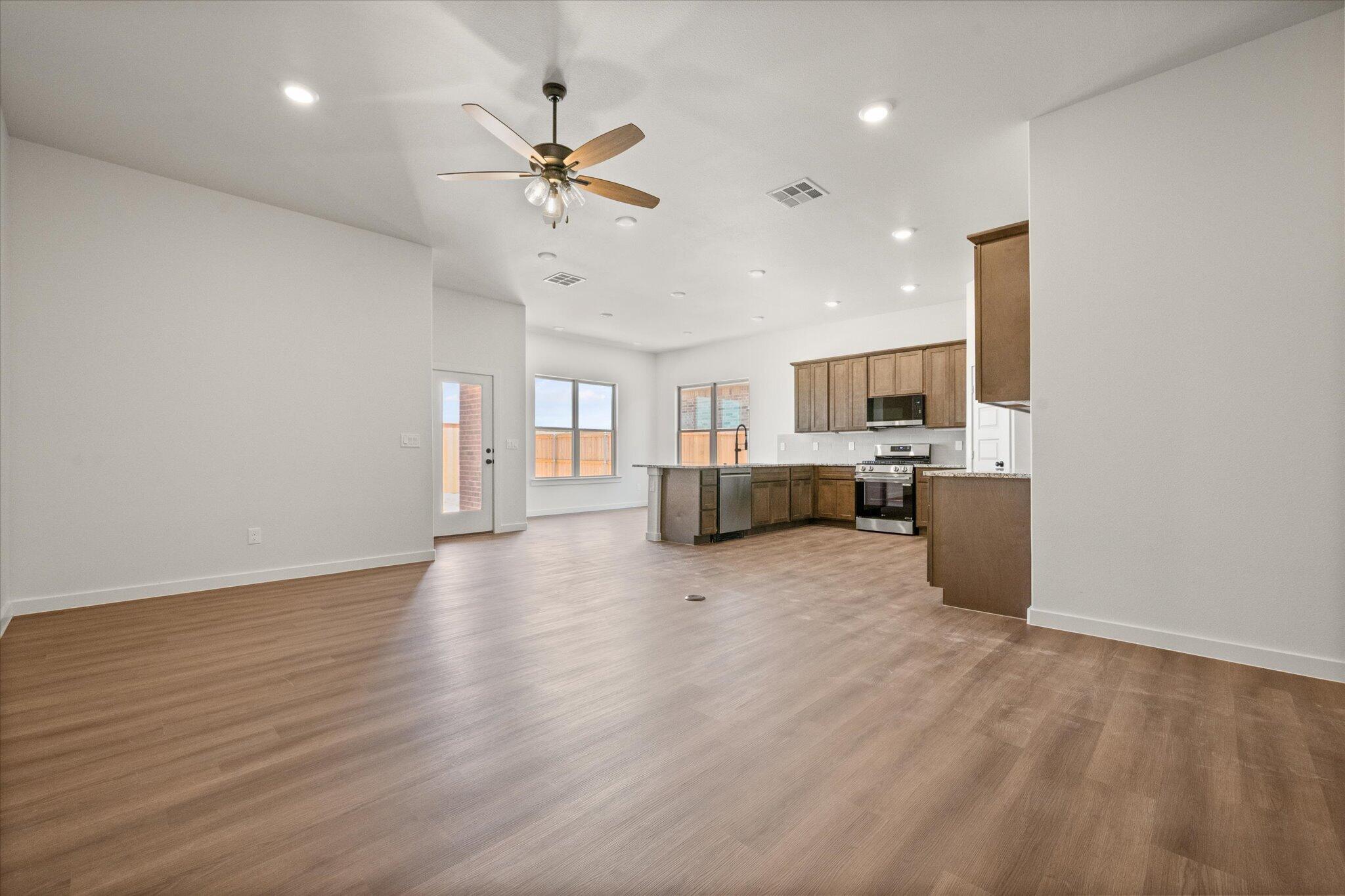 6930 53rd Street Lubbock, TX 79407 - Photo 4 of 24 09-6930 53rd_3644