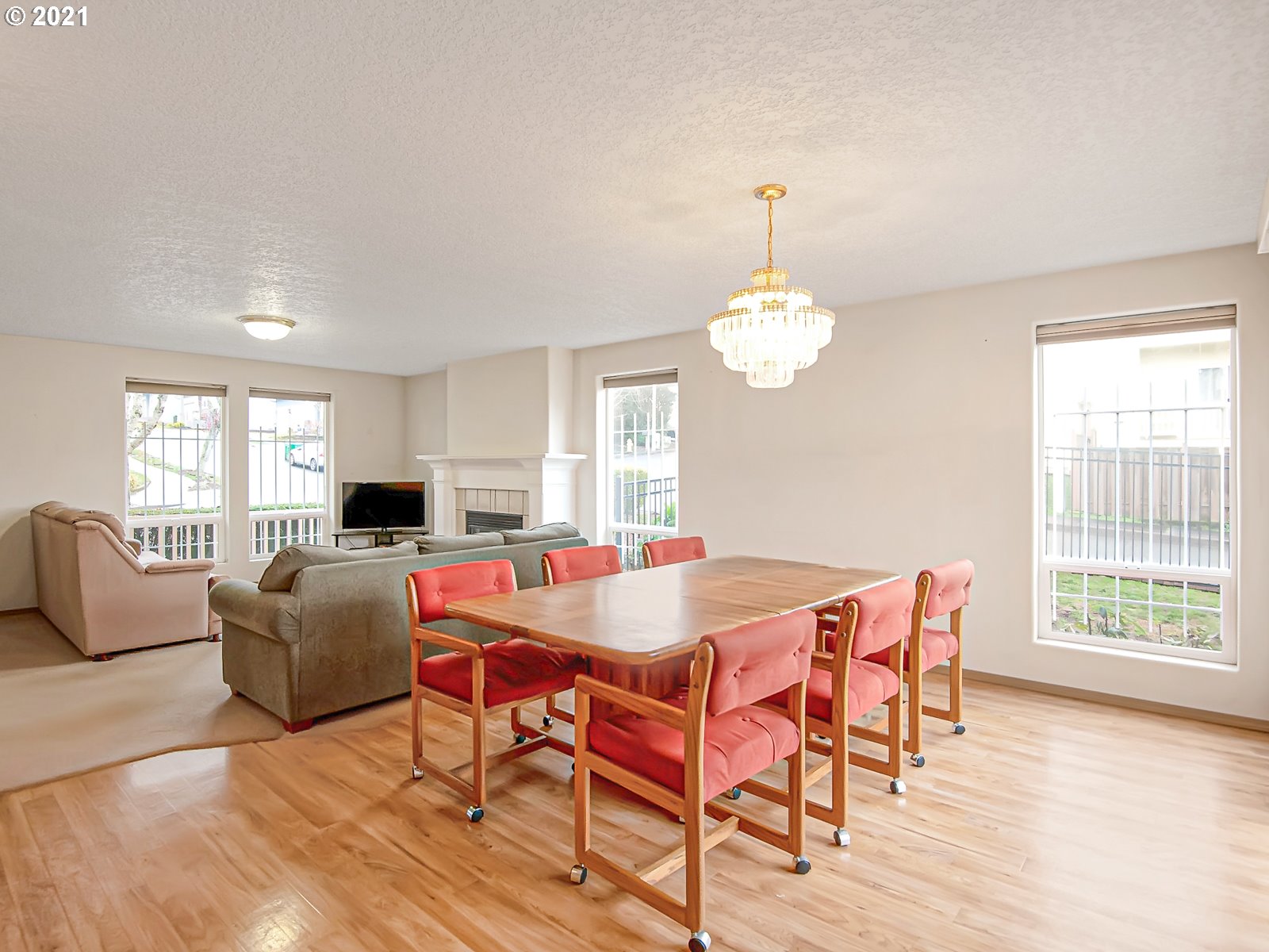 3587 Southwest 25th Street Gresham, OR 97080 - Photo 5 of 29 Gallery Image 5