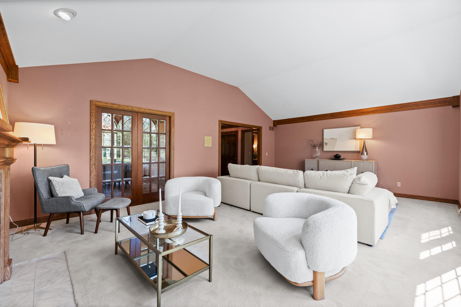 1041 Horns Corners Road Cedarburg, WI 53012 - Photo 5 of 53 Living Room