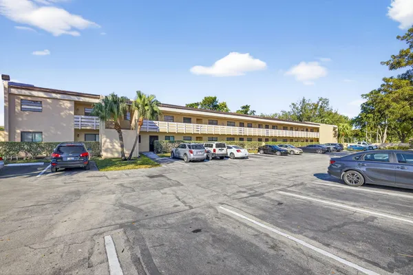 $2,950 | 4491 Crystal Lake Drive, Unit 201A, Deerfield Beach, FL 33073
