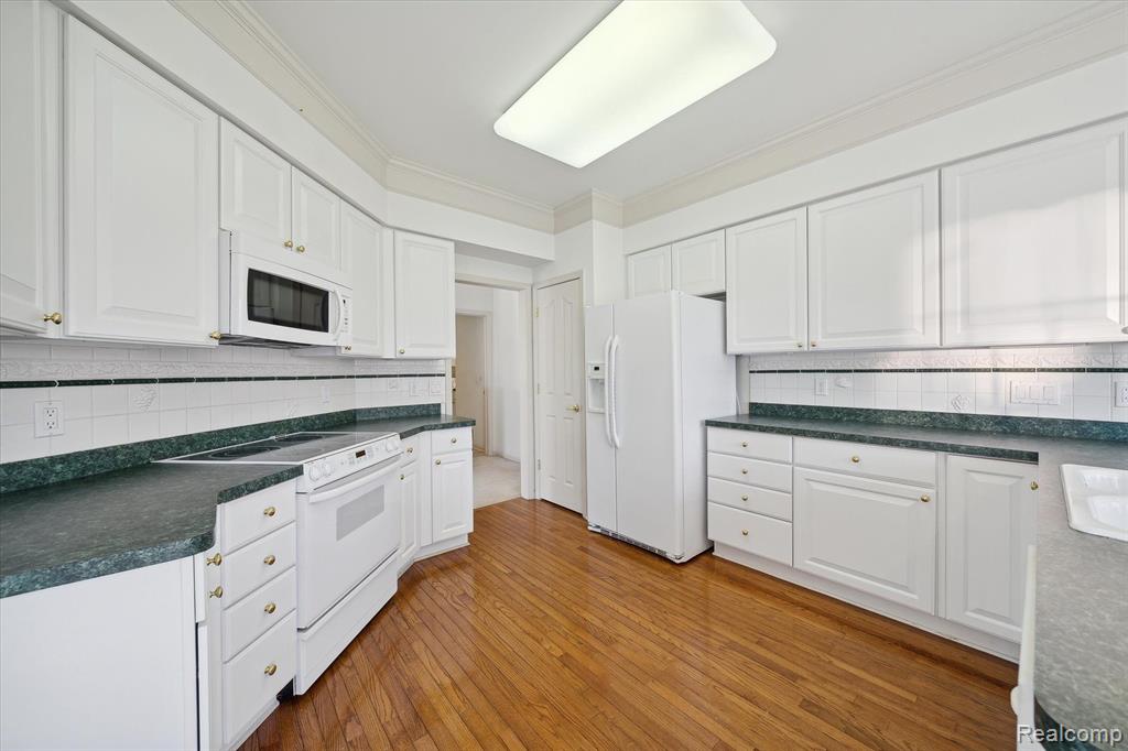 1831 Dunham Drive Rochester, MI 48306 - Photo 10 of 47 Gallery Image 10