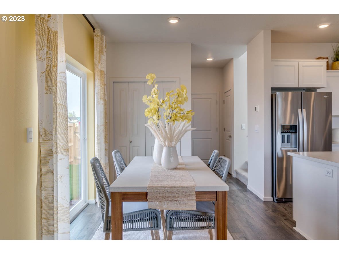 2804 Fenya Street Springfield, OR 97477 - Photo 4 of 15 a dining room with furniture and window