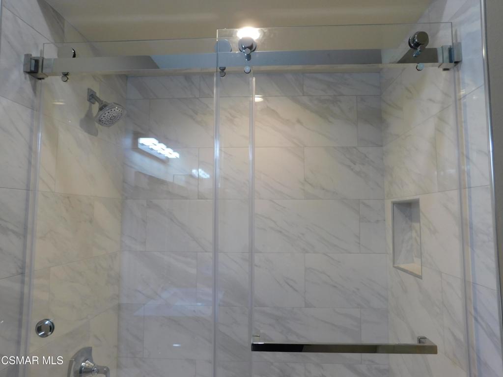 116 Maegan Place, Unit 11 Thousand Oaks, CA 91362 - Photo 16 of 35 a bathroom with a shower
