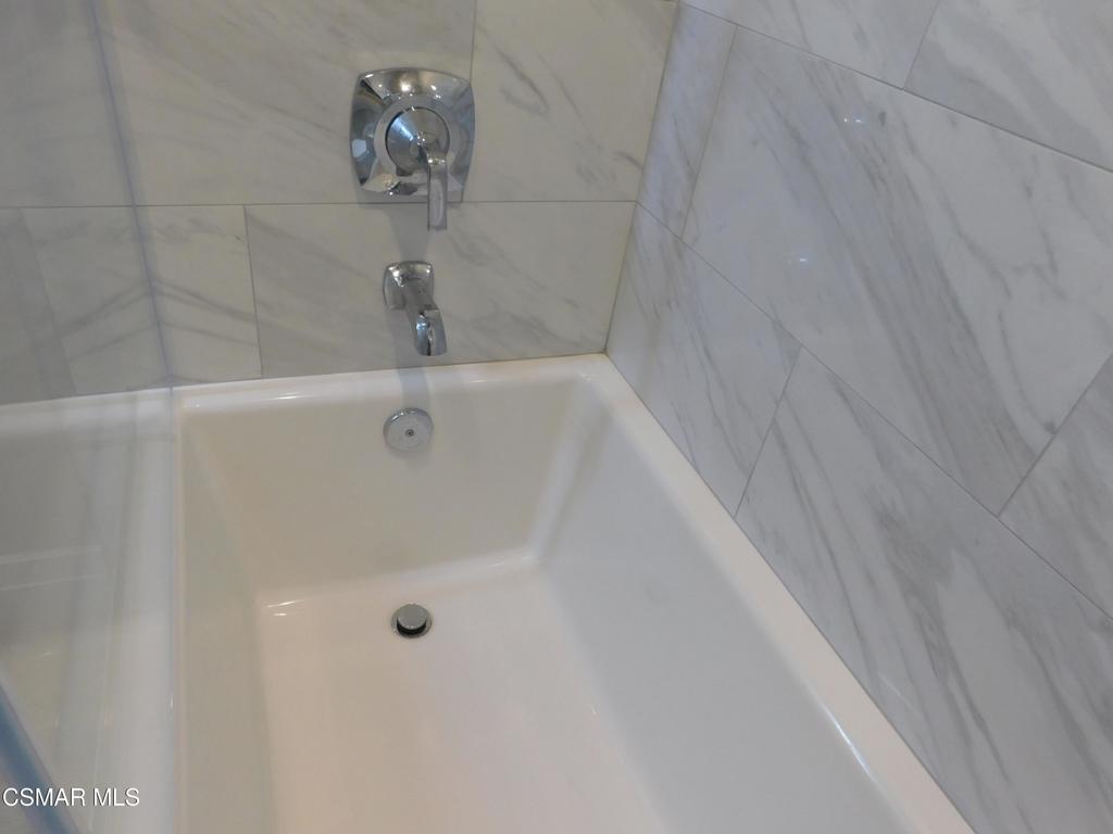 116 Maegan Place, Unit 11 Thousand Oaks, CA 91362 - Photo 18 of 35 a close view of a bathtub in bathroom