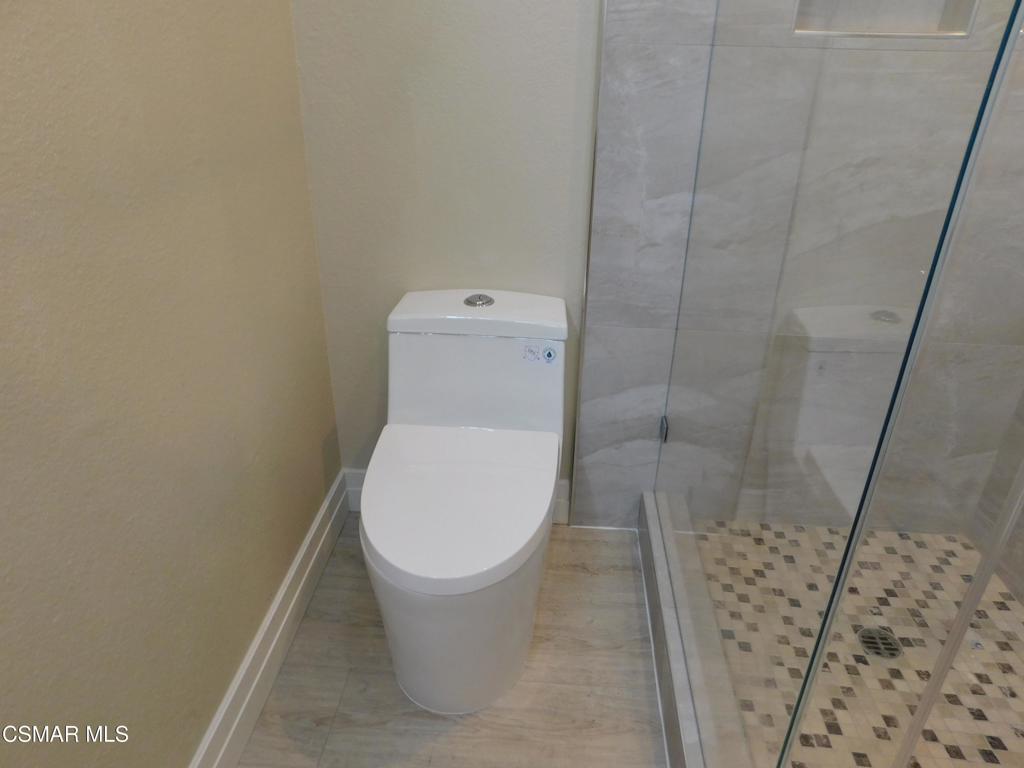 116 Maegan Place, Unit 11 Thousand Oaks, CA 91362 - Photo 25 of 35 a white toilet sitting next to a shower