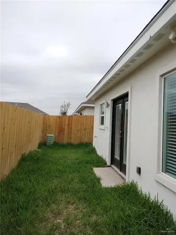 a view of a backyard with pathway