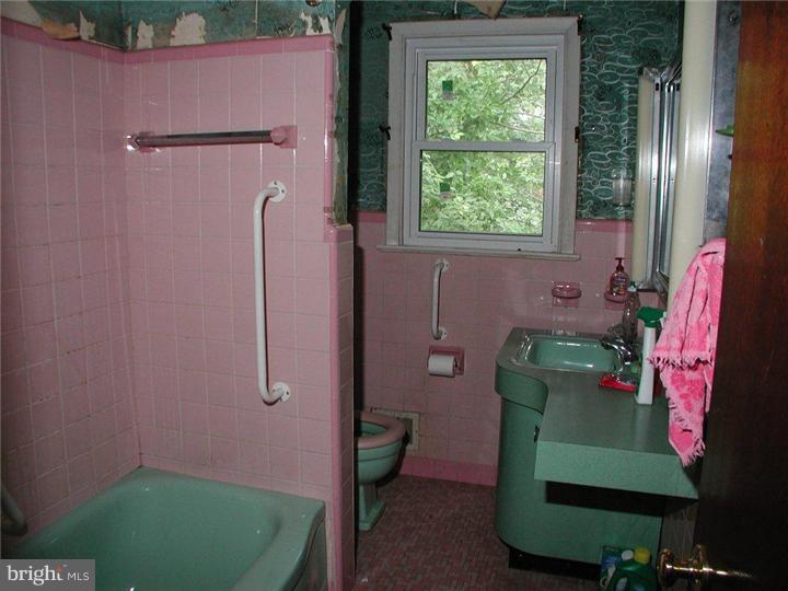 328 Farwood Road Haddonfield, NJ 08033 - Photo 13 of 16 Bathroom