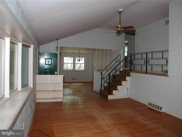328 Farwood Road Haddonfield, NJ 08033 - Photo 4 of 16 Living Room