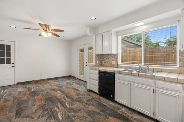 $1,995 | 2406 Berkeley Avenue, Unit B, Austin, TX 78745