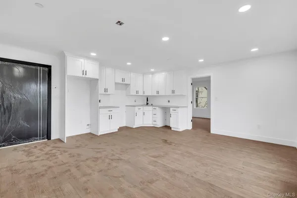 $3,300 | 74 Broadway, Unit 2C, Freeport, NY 11520