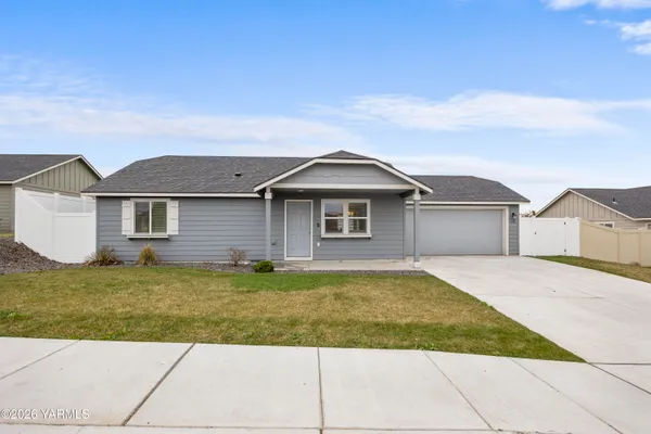 $322,900 | 112 Bitters Loop, Grandview, WA 98930