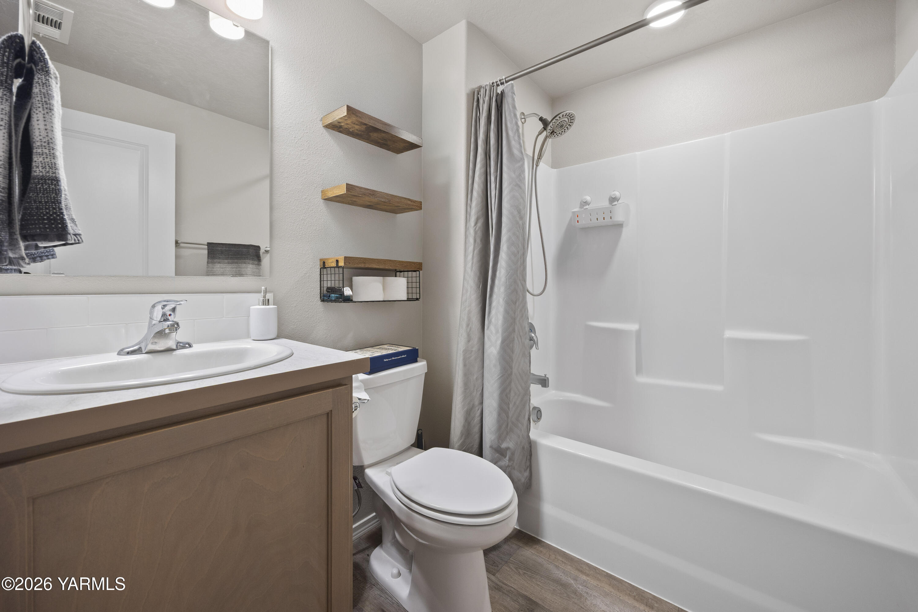 112 Bitters Loop Grandview, WA 98930 - Photo 12 of 24 112 Bitters Loop 3.23.26 5