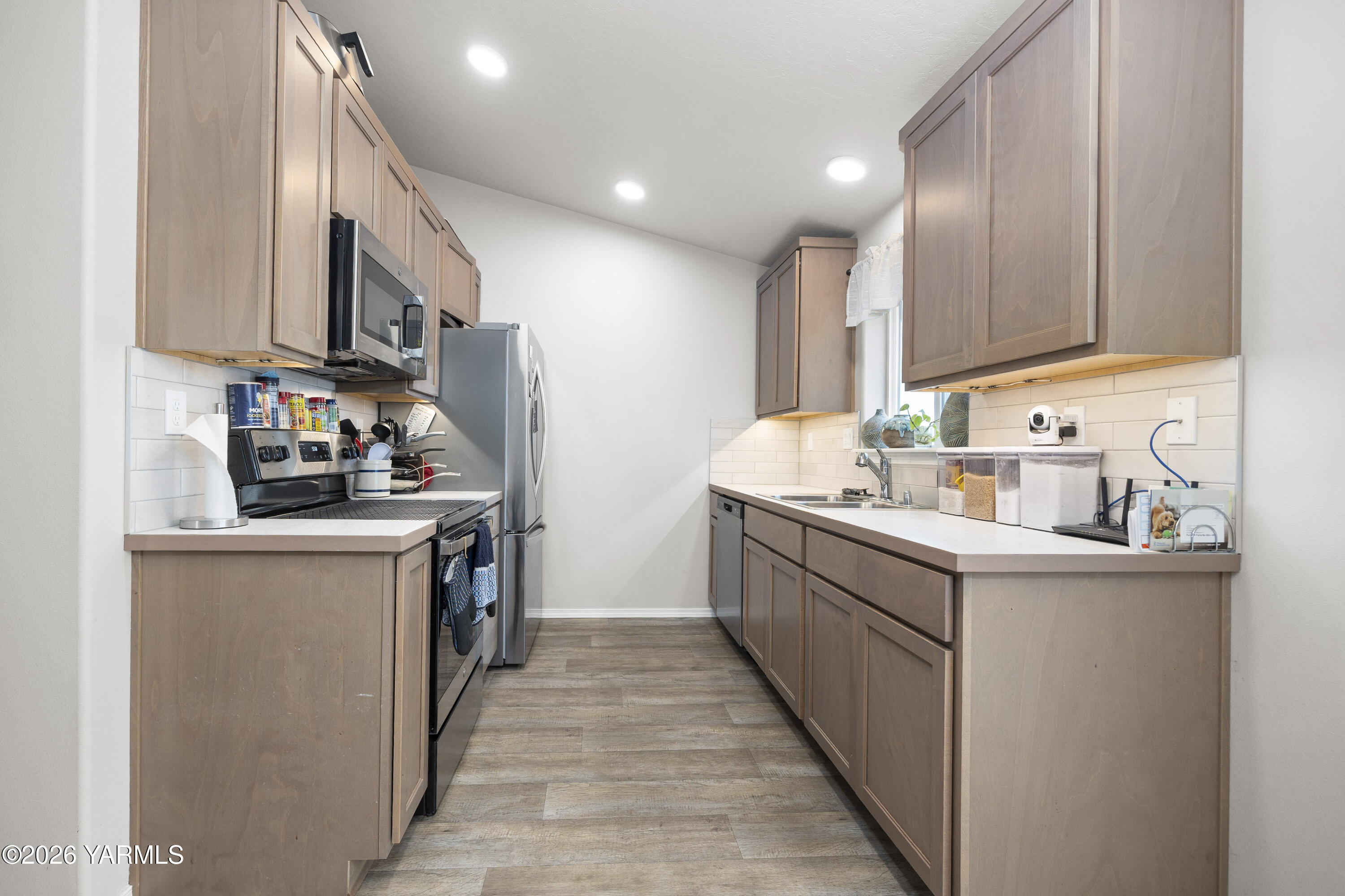 112 Bitters Loop Grandview, WA 98930 - Photo 6 of 24 112 Bitters Loop 3.23.26 17