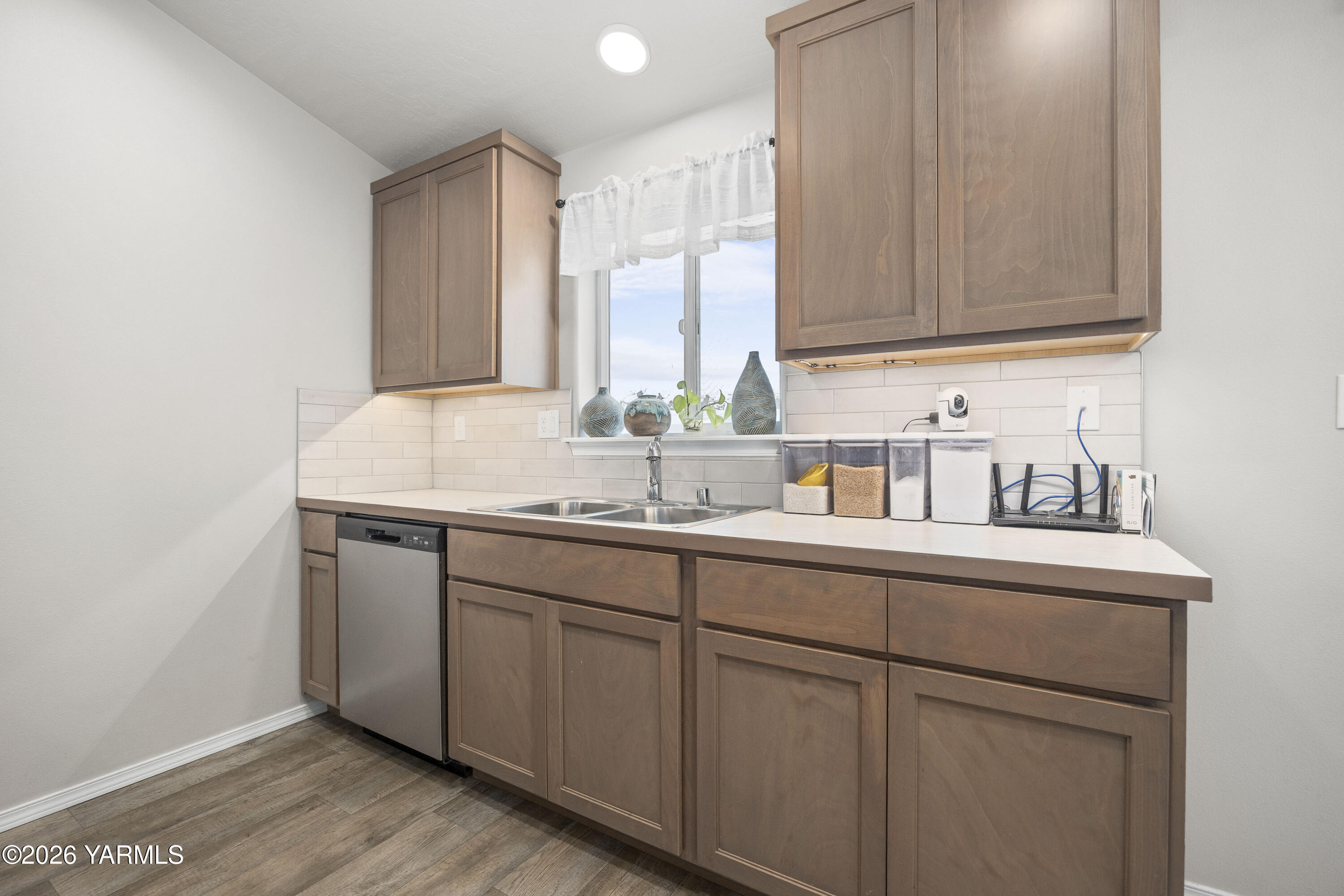 112 Bitters Loop Grandview, WA 98930 - Photo 7 of 24 112 Bitters Loop 3.23.26 19