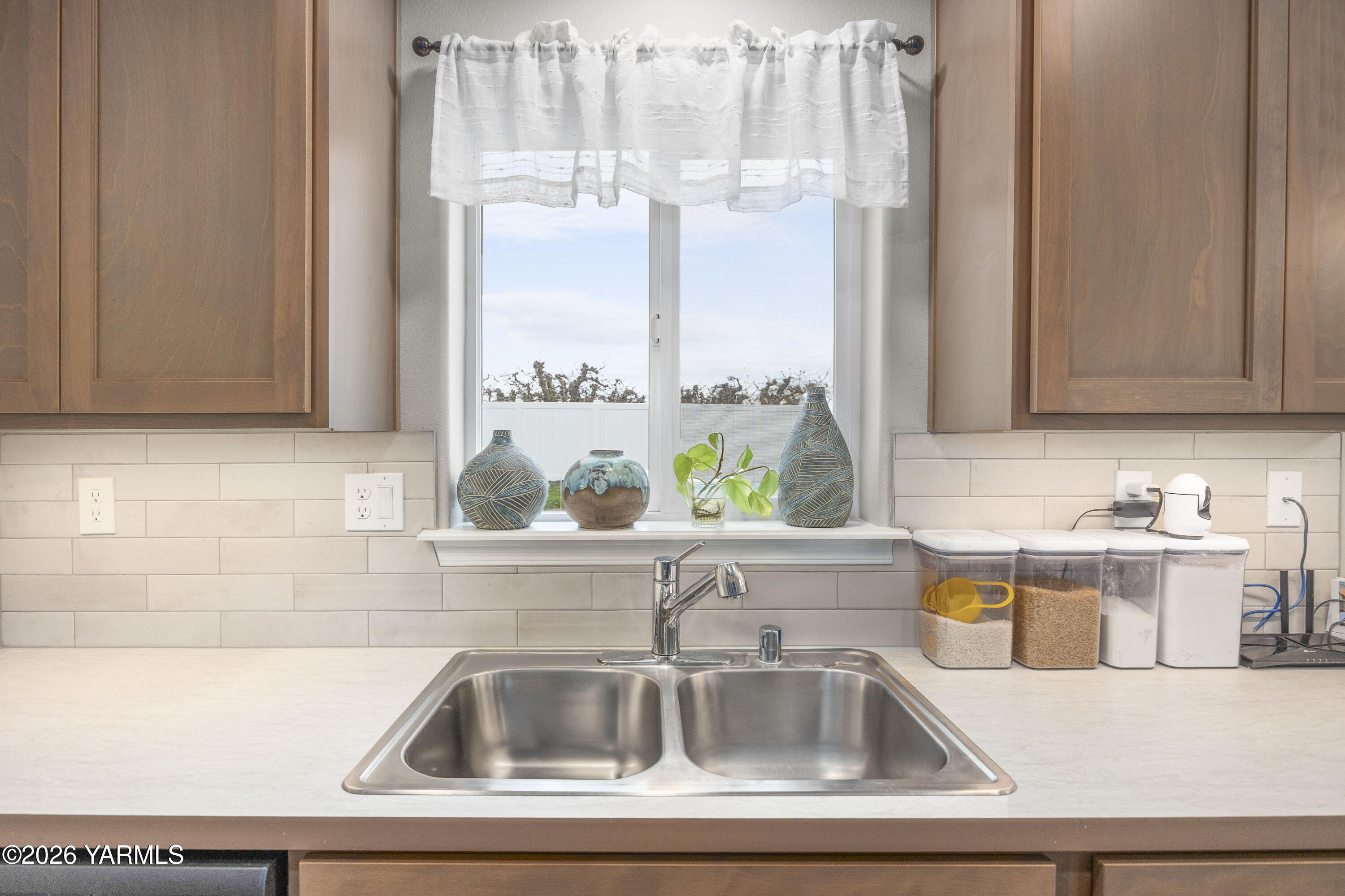 112 Bitters Loop Grandview, WA 98930 - Photo 9 of 24 112 Bitters Loop 3.23.26 21