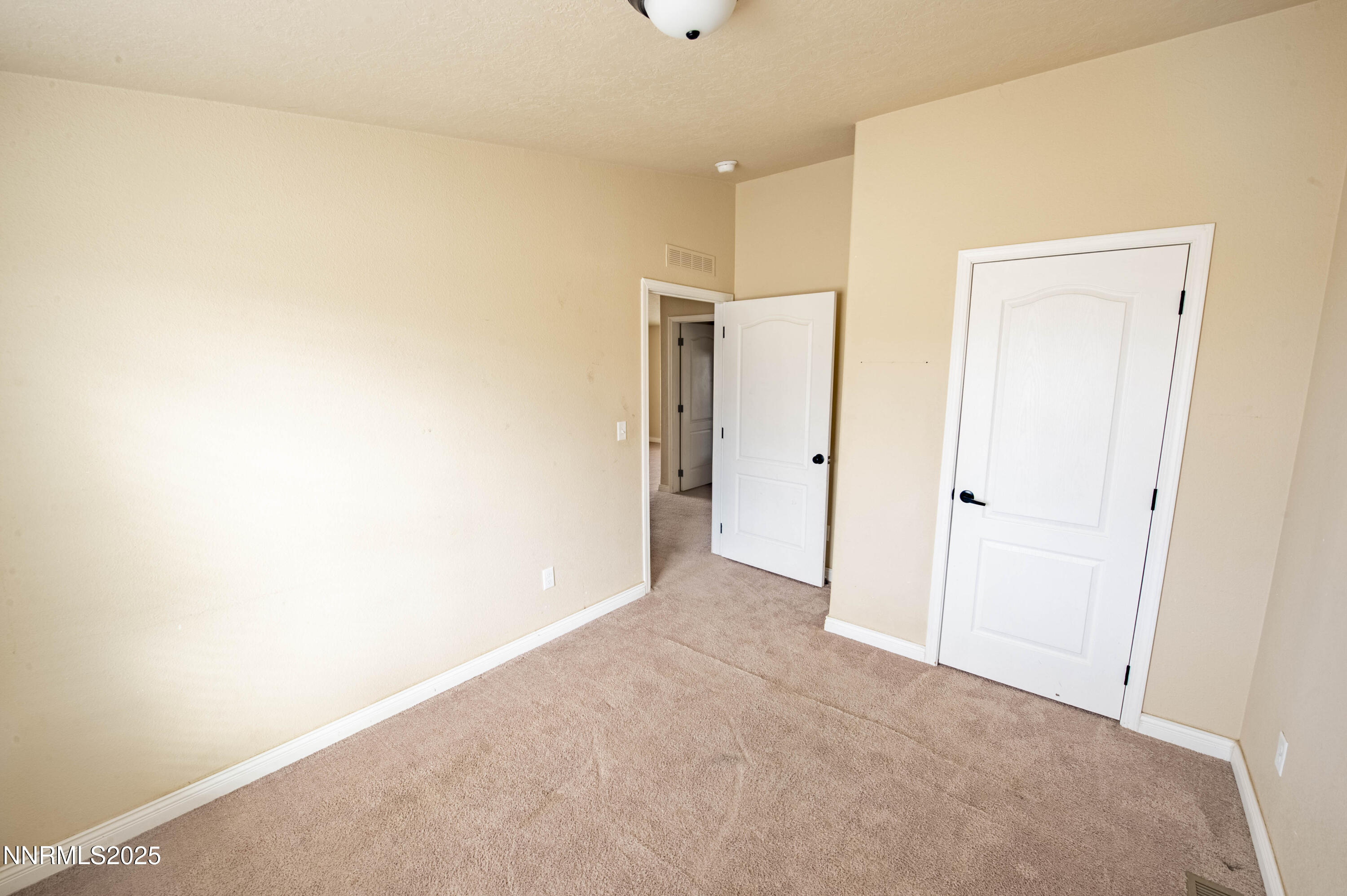 3139 Muddy Road Winnemucca, NV 89445 - Photo 15 of 46 a view of an empty room