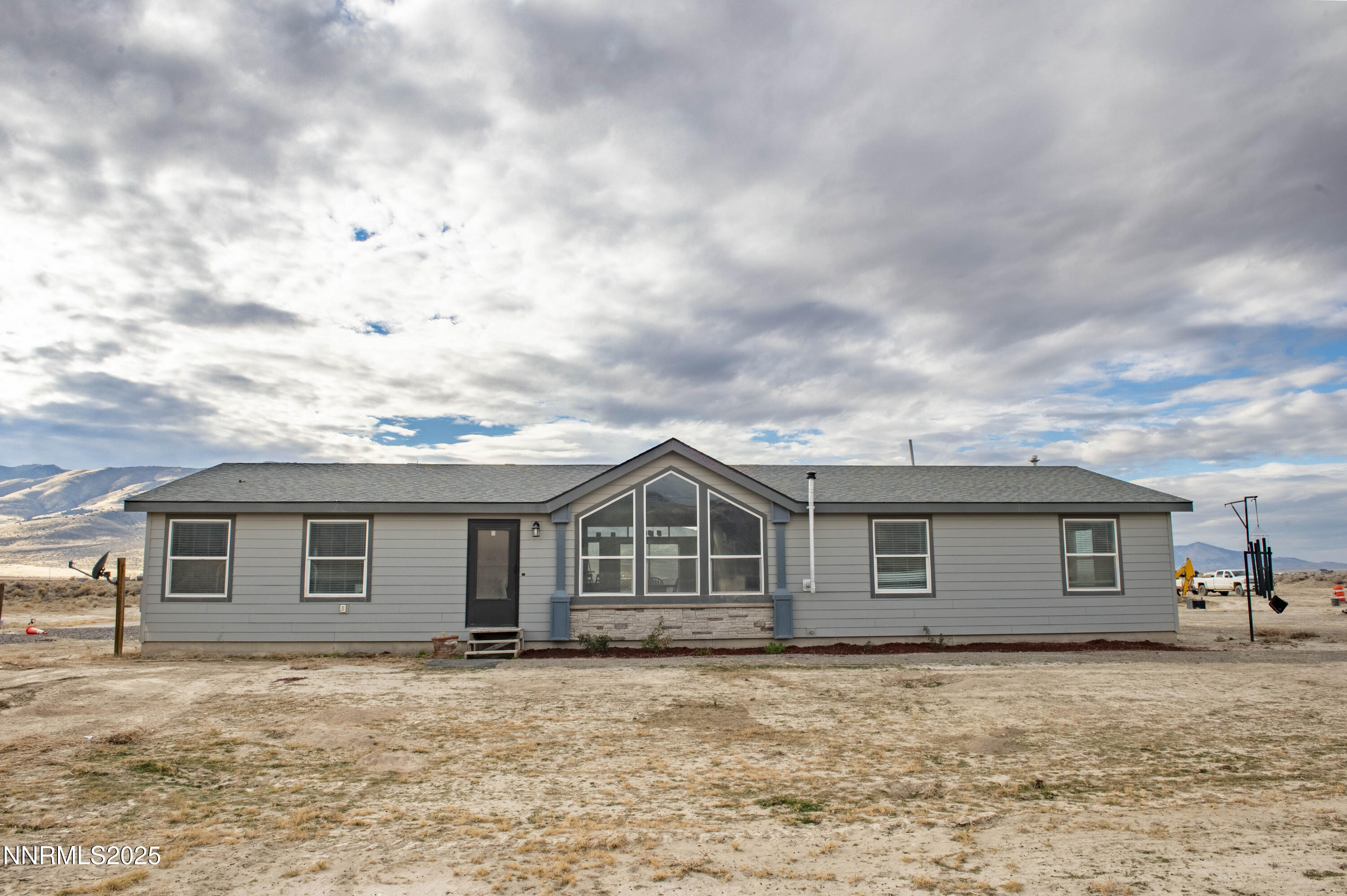 3139 Muddy Road Winnemucca, NV 89445 - Photo 2 of 46 front view of a house with a yard