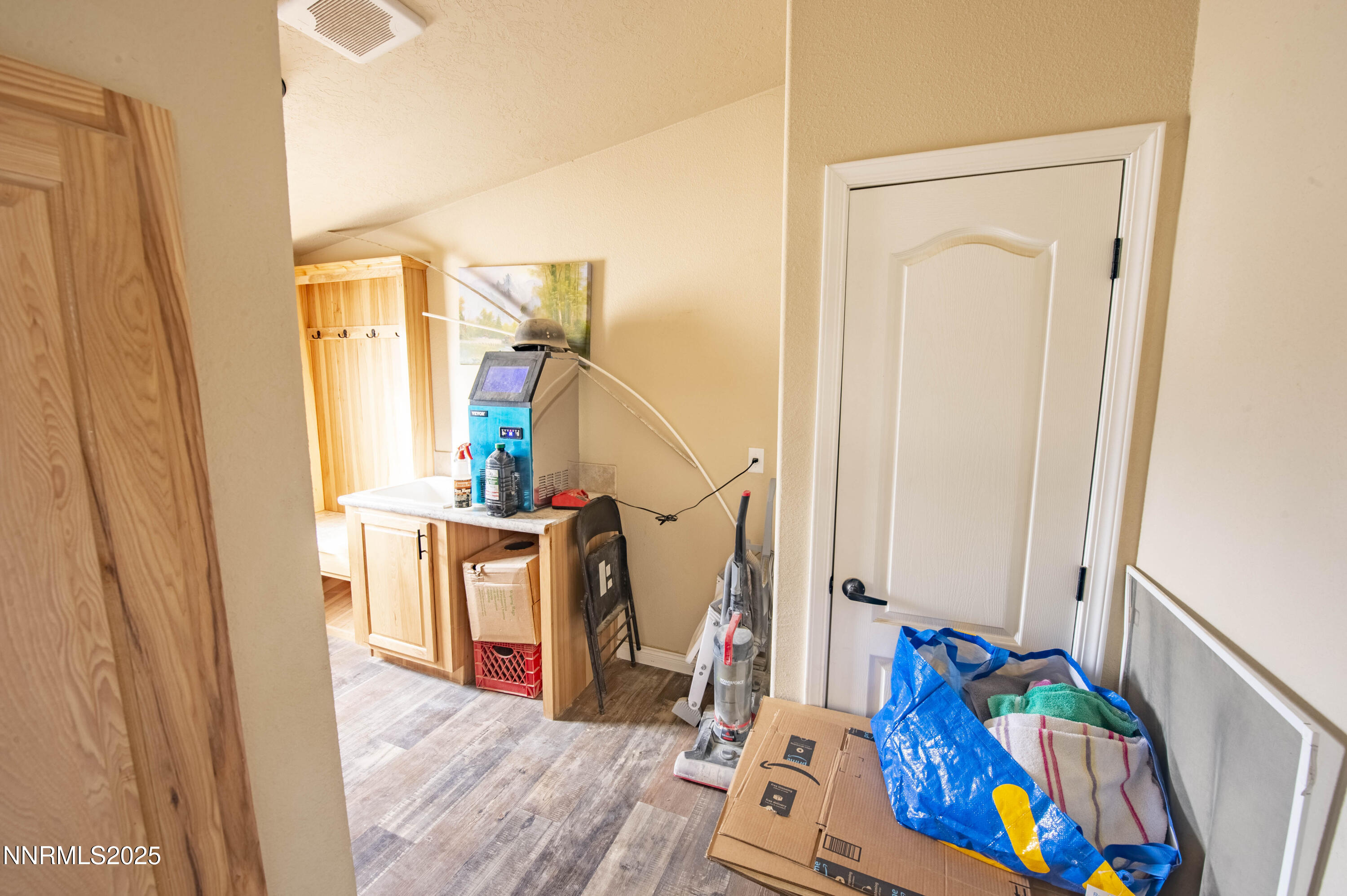 3139 Muddy Road Winnemucca, NV 89445 - Photo 24 of 46 a view of living room with furniture and toys