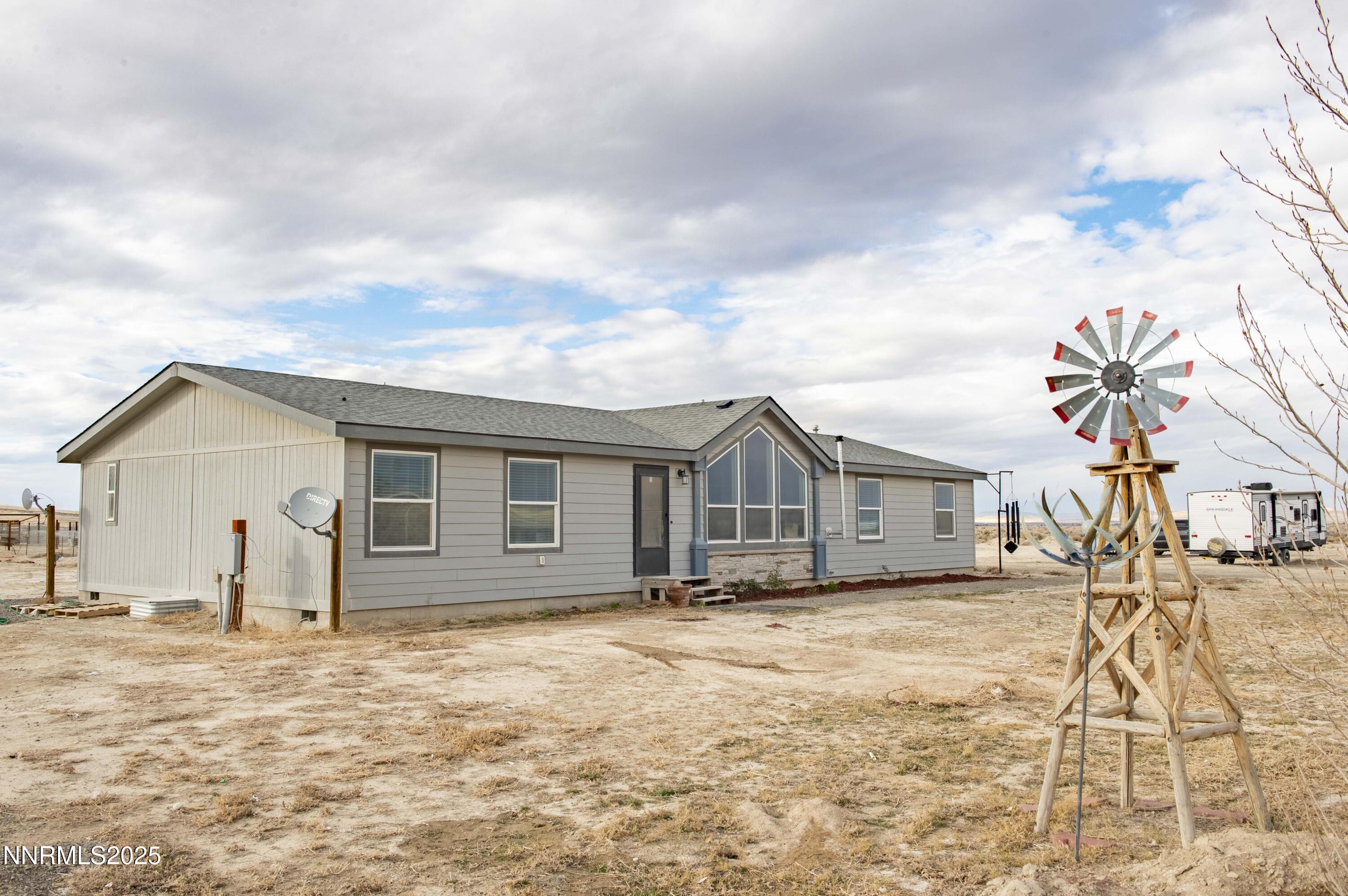 3139 Muddy Road Winnemucca, NV 89445 - Photo 36 of 46 a view of a house with wooden fence