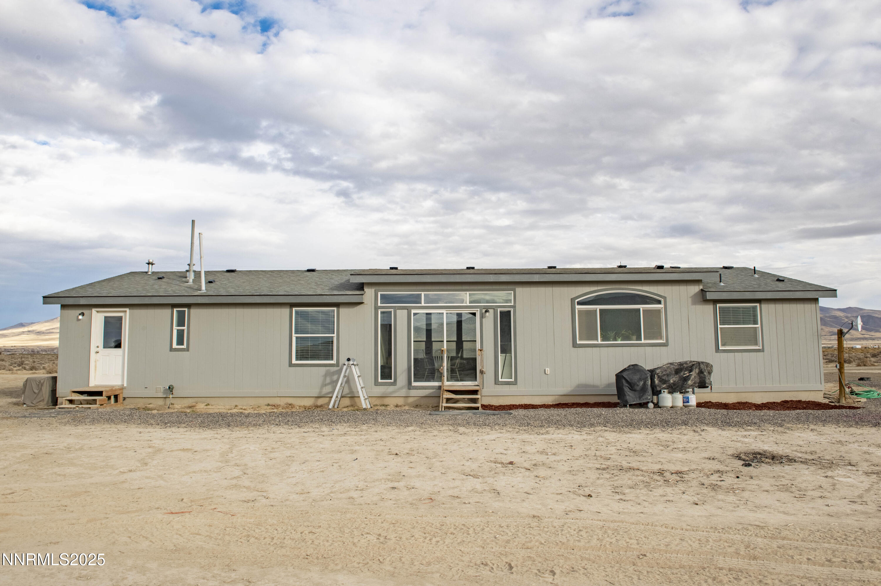 3139 Muddy Road Winnemucca, NV 89445 - Photo 39 of 46 front view of house with backyard