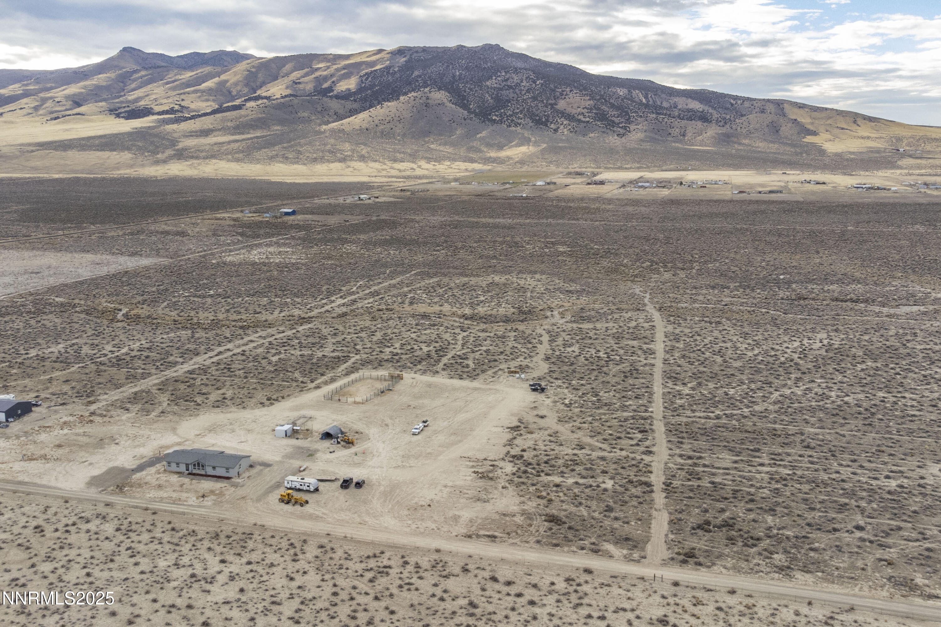 3139 Muddy Road Winnemucca, NV 89445 - Photo 45 of 46 a view of a backyard of the house