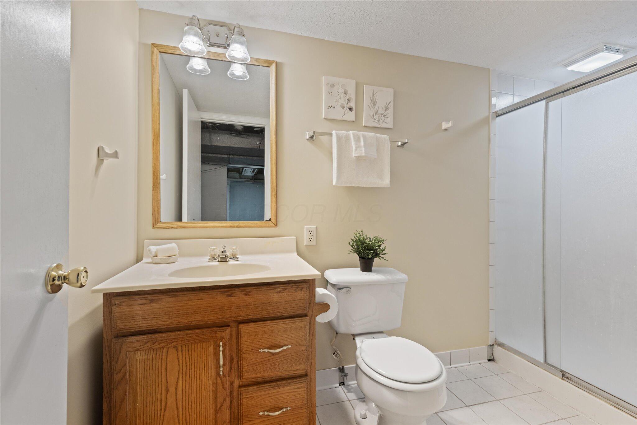 6041 Rocky Rill Road Columbus, OH 43235 - Photo 26 of 46 Lower Level Full Bath in Main House