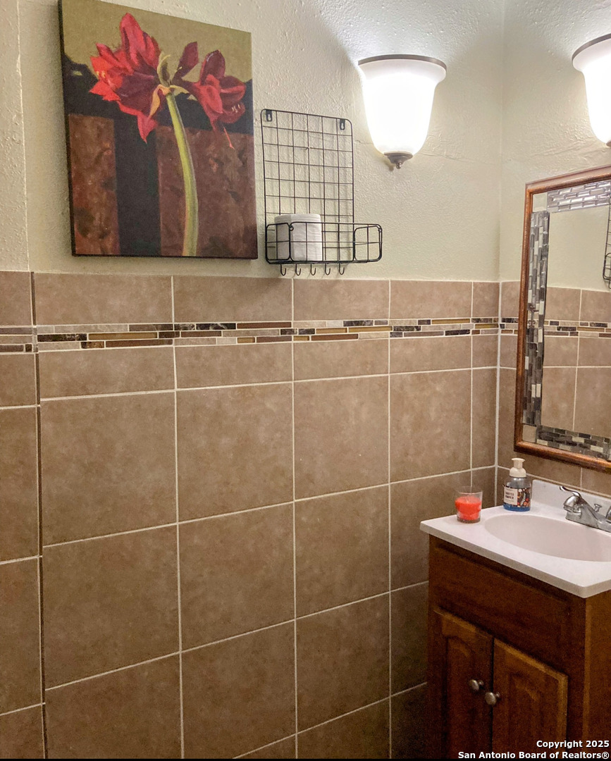 724 Holmgreen Road San Antonio, TX 78220 - Photo 12 of 23