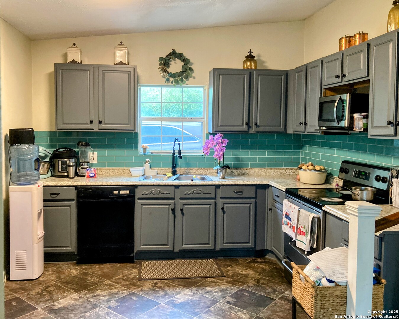 724 Holmgreen Road San Antonio, TX 78220 - Photo 7 of 23