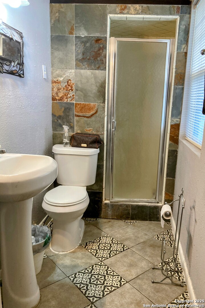 724 Holmgreen Road San Antonio, TX 78220 - Photo 10 of 23