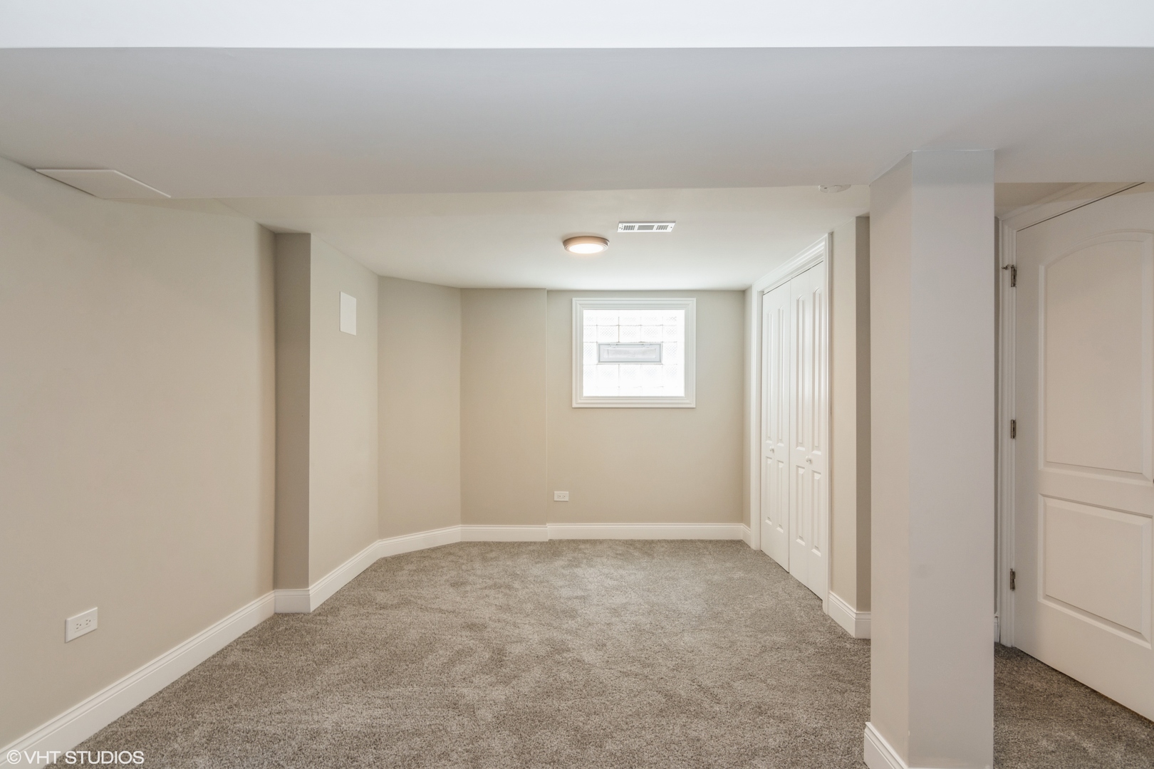 9044 South Carpenter Street Chicago, IL 60620 - Photo 12 of 14 a view of an empty room with a window