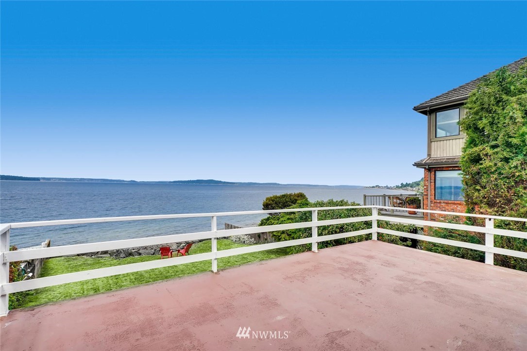 5633 Beach Drive Southwest Seattle, WA 98136 - Photo 18 of 25 a view of an outdoor space and a balcony