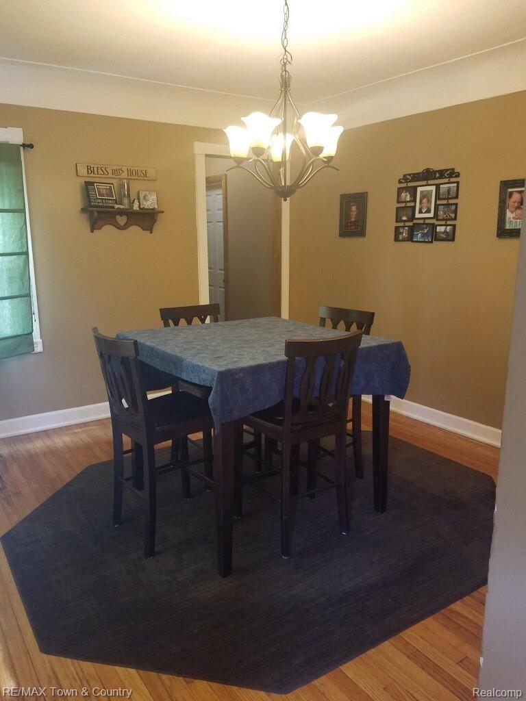 1207 East Mt Morris Road Mount Morris, MI 48458 - Photo 7 of 24 MMdining2.jpg
