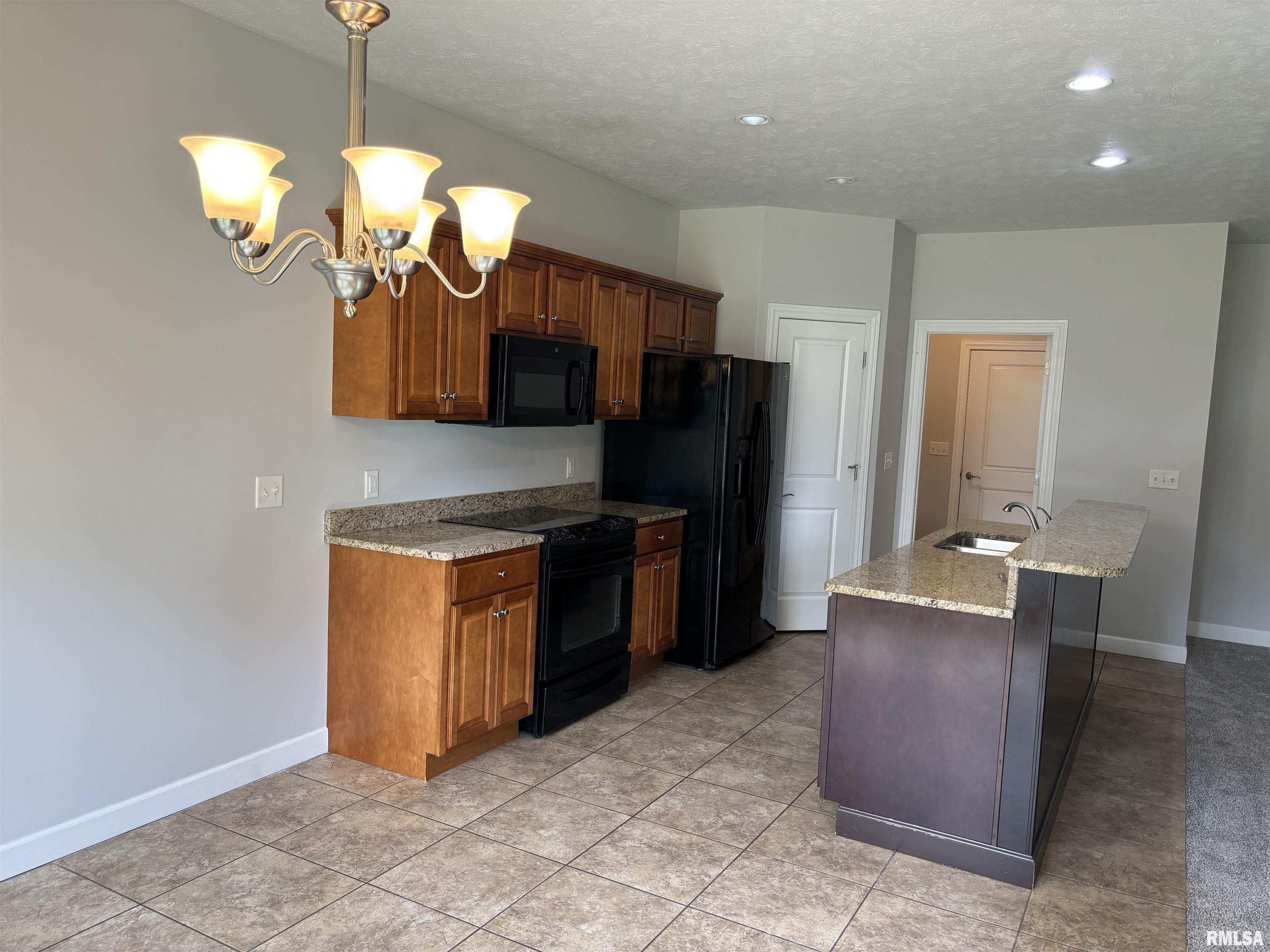 4632 Thompson Road Springfield, IL 62711 - Photo 4 of 15