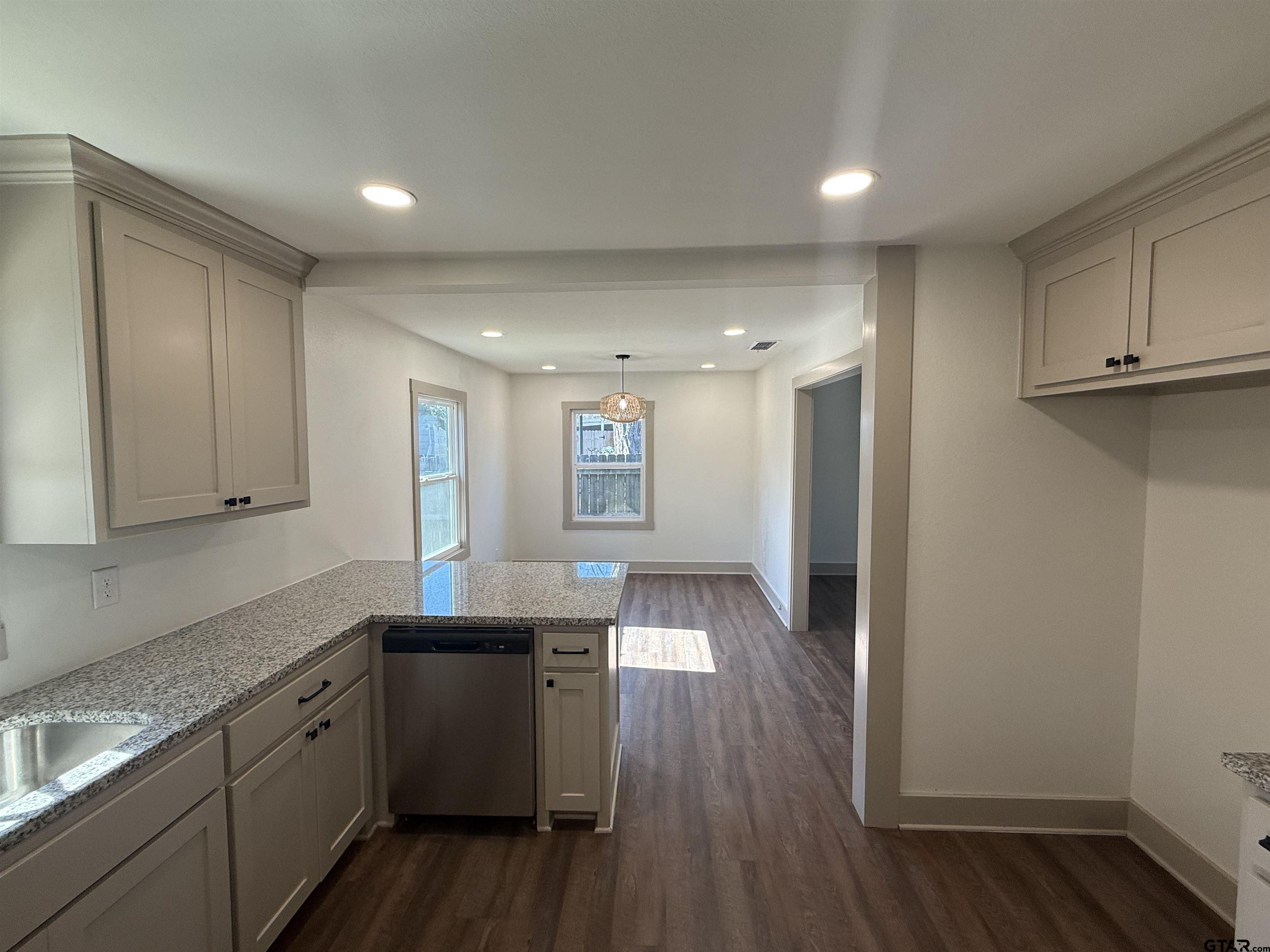 314 East Madison Street Overton, TX 75684 - Photo 3 of 22