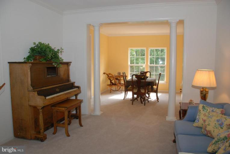 42703 Middle Ridge Place Broadlands, VA 20148 - Photo 4 of 30 Living Room