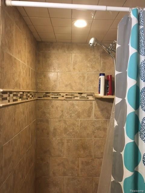 1876 Columbia Road Berkley, MI 48072 - Photo 4 of 14 mac6.JPG