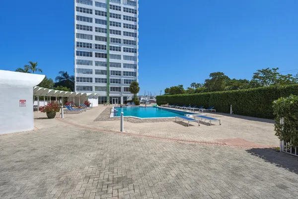 $2,150 | 2100 Sans Souci Boulevard, Unit A1507, North Miami, FL 33181