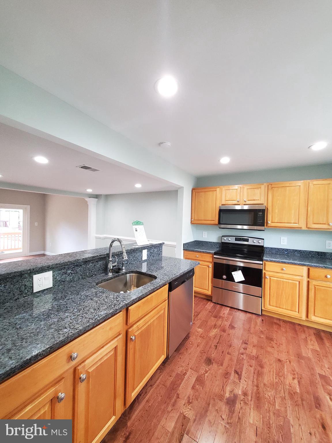 8092 Edinburgh Drive Springfield, VA 22153 - Photo 3 of 50