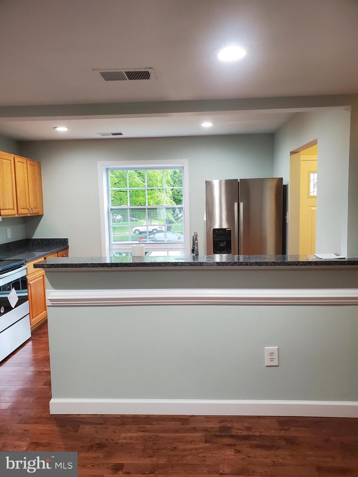 8092 Edinburgh Drive Springfield, VA 22153 - Photo 10 of 50 Granite Counter For Eating